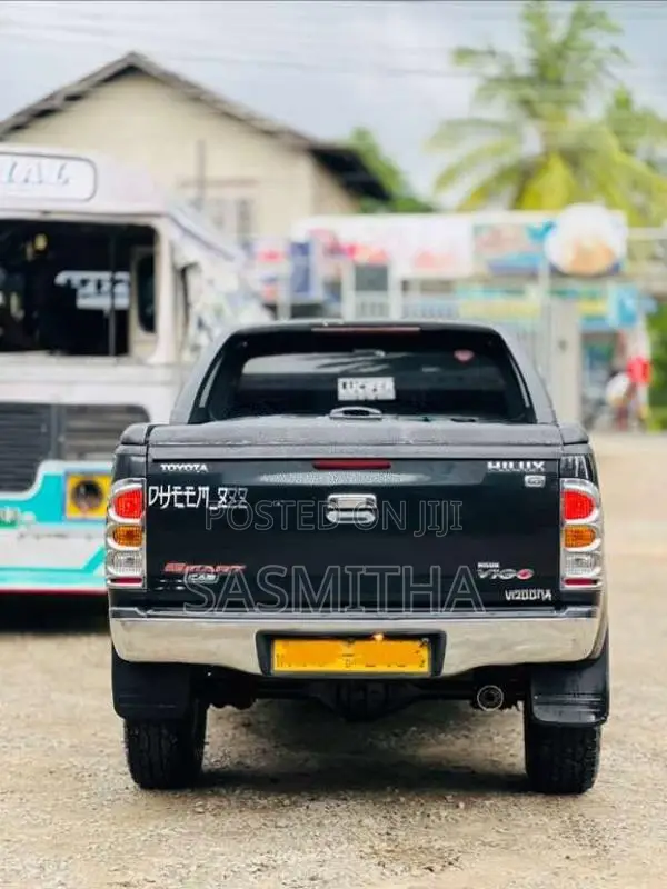 Toyota Hilux Smart 2010 Pickup (Used)