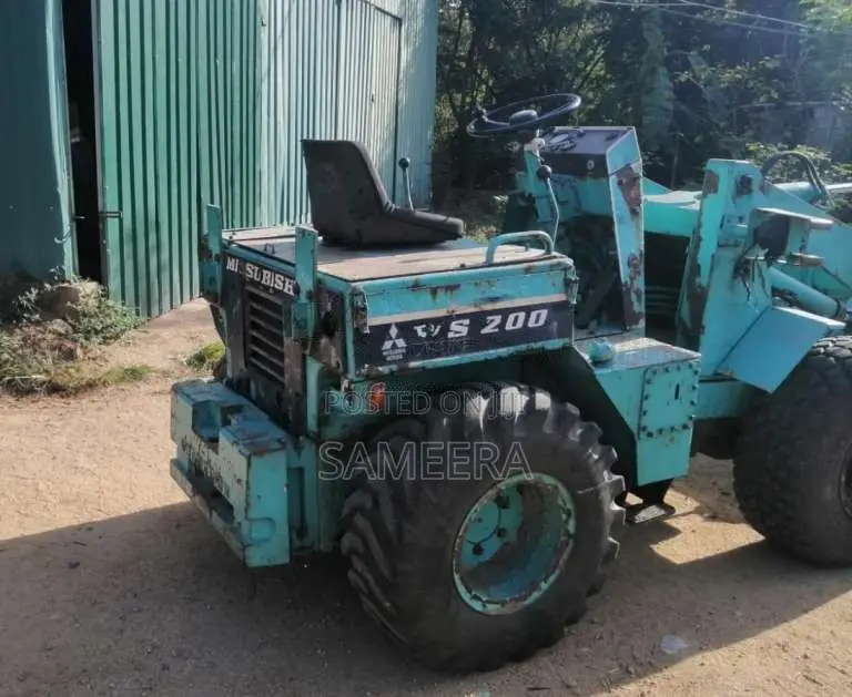 Mitsubishi Loader 2018 Heavy-Duty (Used)