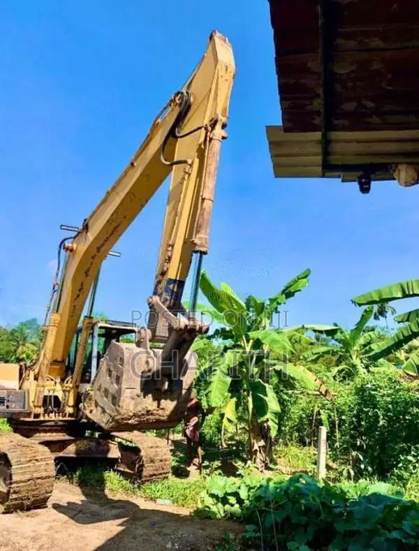 Komatsu PC200 1995 Heavy-Duty (Used)