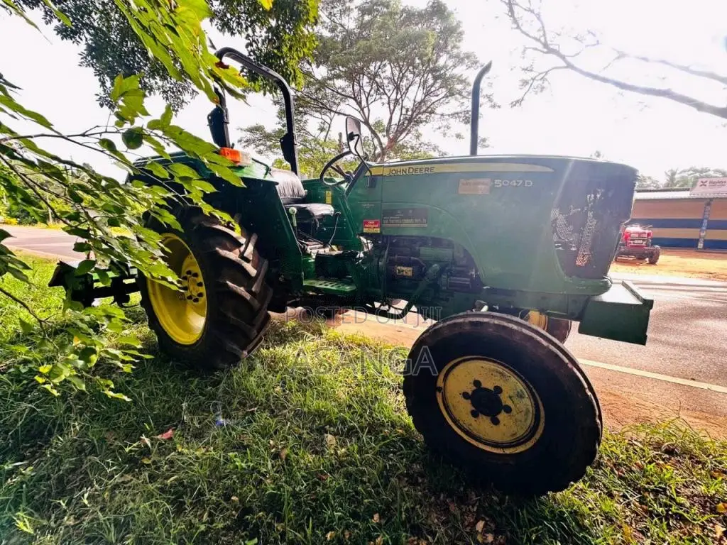 John-Deere 5047 2013 Tractor (Used)