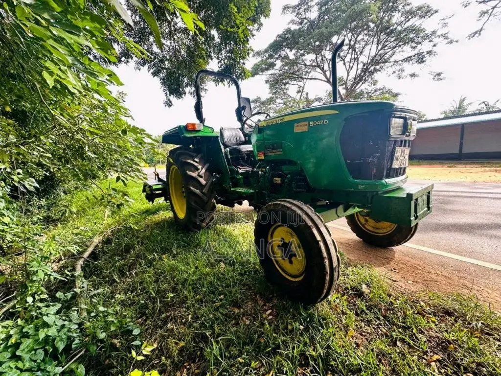 John-Deere 5047 2013 Tractor (Used)
