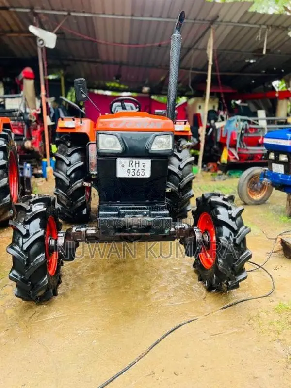 Kubota E KUBOTA 2023 Tractor (Used)