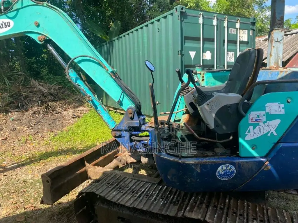 Komatsu 40 2010 Heavy-Duty (Used)