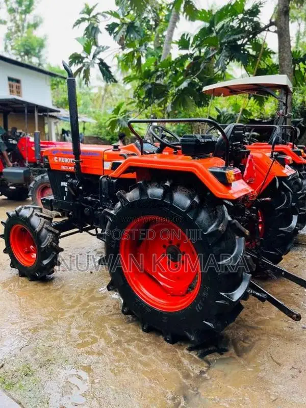 Kubota E KUBOTA 2023 Tractor (Used)