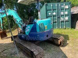Komatsu 40 2010 Heavy-Duty (Used)