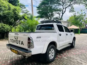 Toyota Hilux 2011 Pickup (Used)