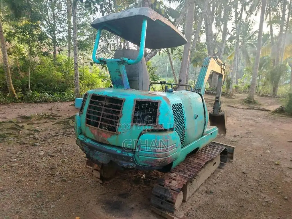 Komatsu Excavator 20-7 2001 Heavy-Duty (Used)