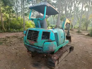 Komatsu Excavator 20-7 2001 Heavy-Duty (Used)