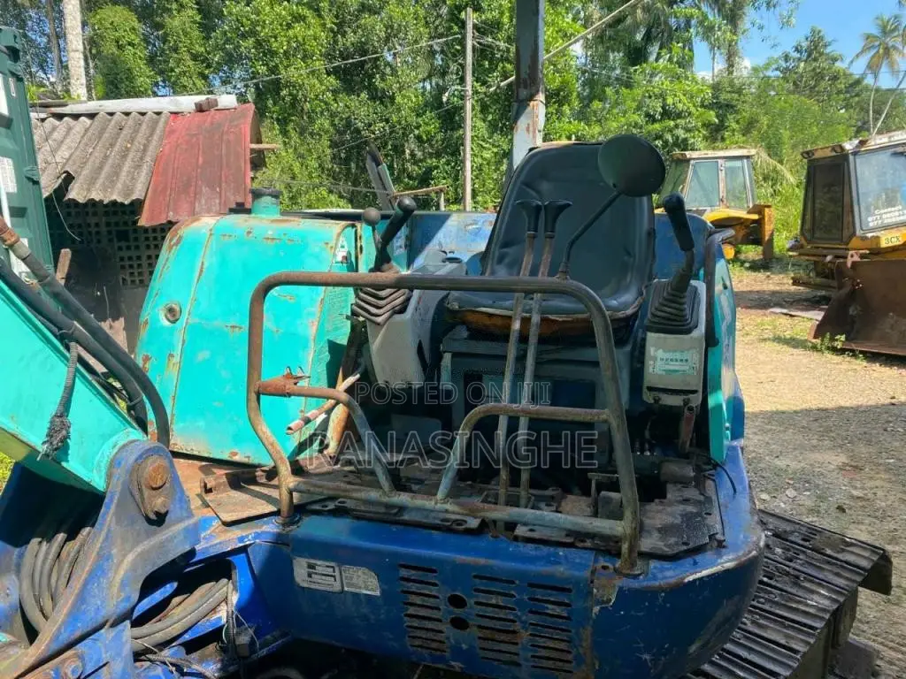 Komatsu 40 2010 Heavy-Duty (Used)
