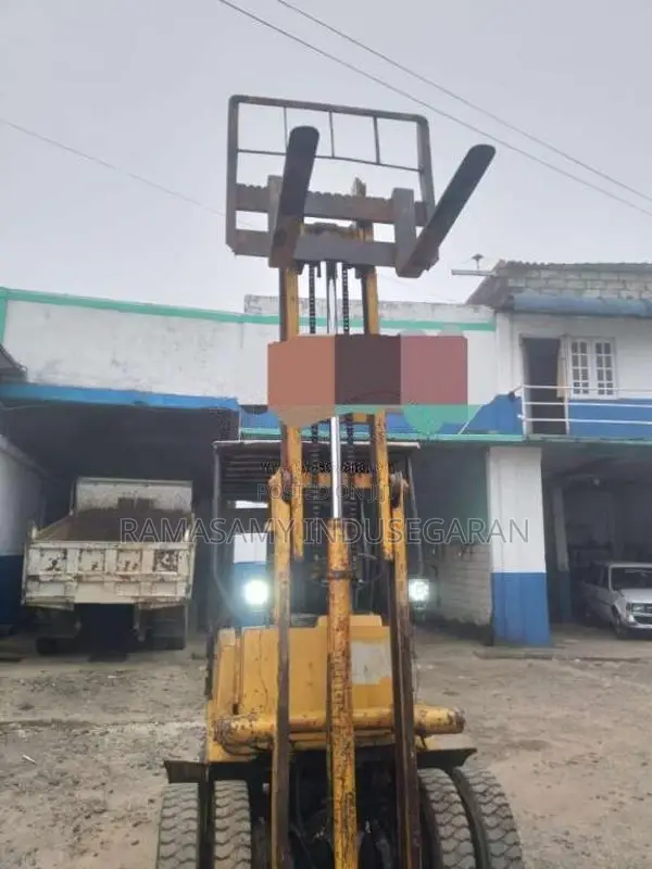 Komatsu Forklift 2001 Heavy-Duty (Used)