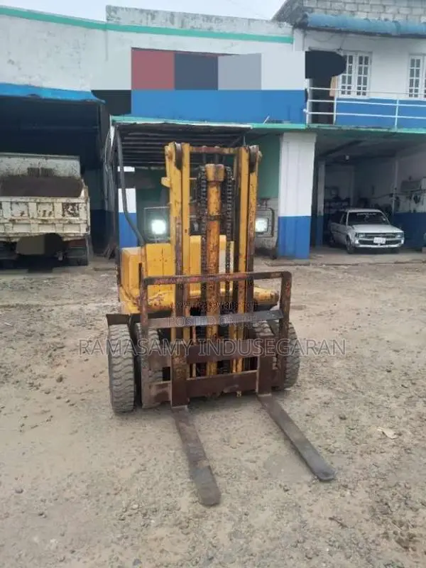 Komatsu Forklift 2001 Heavy-Duty (Used)