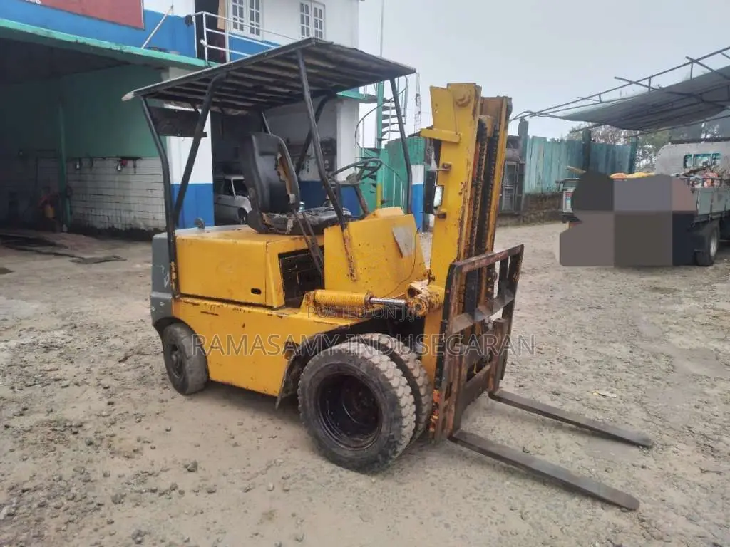 Komatsu Forklift 2001 Heavy-Duty (Used)