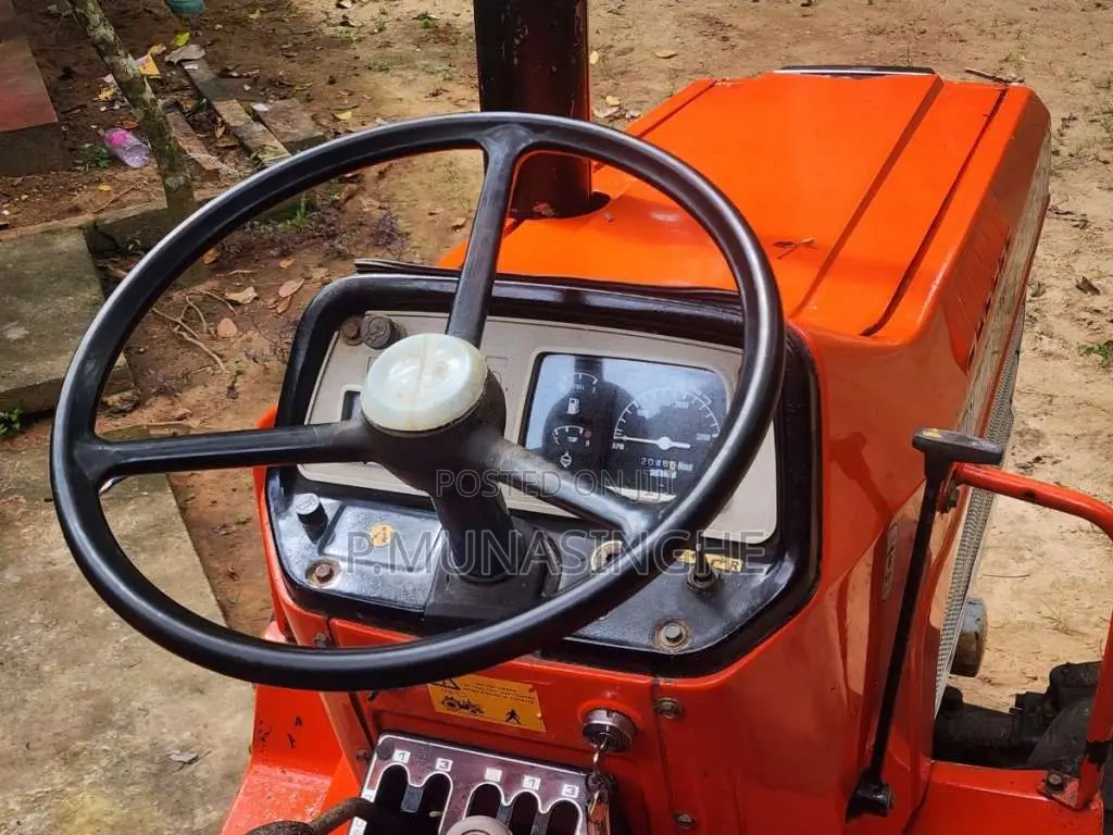 Kubota Kubota 1989 Tractor (Used)
