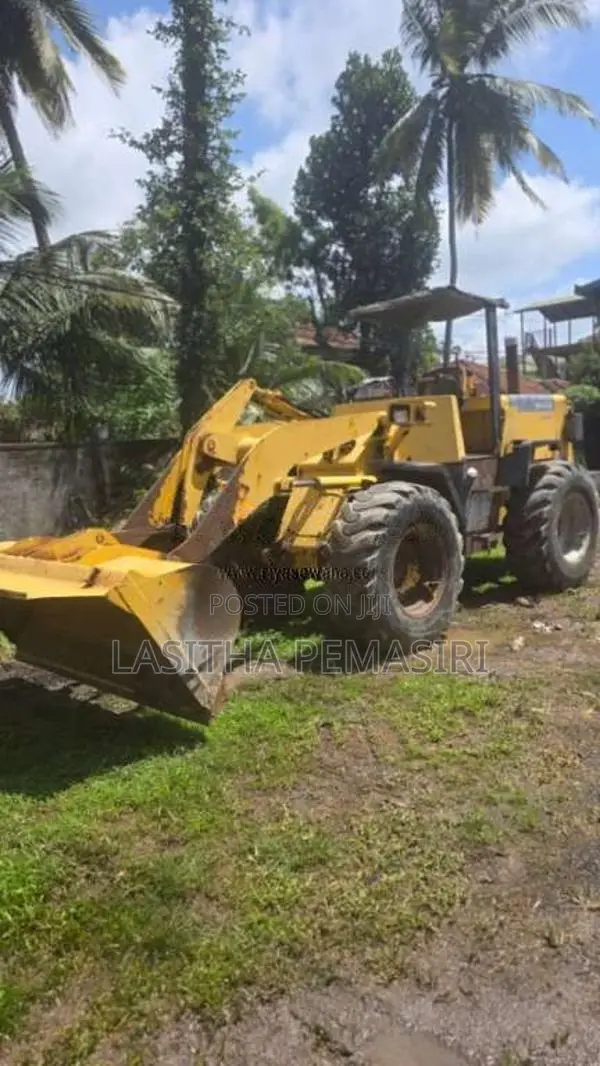 Komatsu WA100M Wheel Loader 2000 Heavy-Duty (Used)