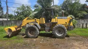 Komatsu WA100M Wheel Loader 2000 Heavy-Duty (Used)