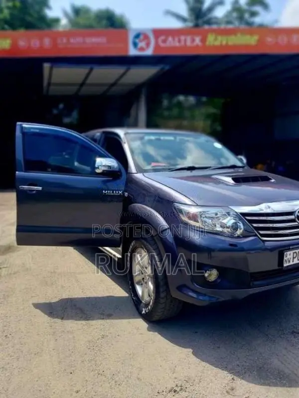 Toyota Hilux 2011 Pickup (Used)
