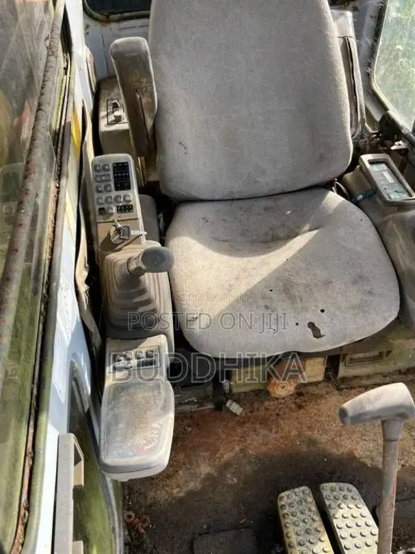 Hitachi EX 200 Landy 1999 Heavy-Duty (Used)