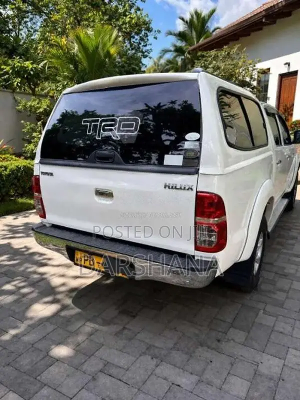 Toyota Hilux 2010 Pickup (Used)