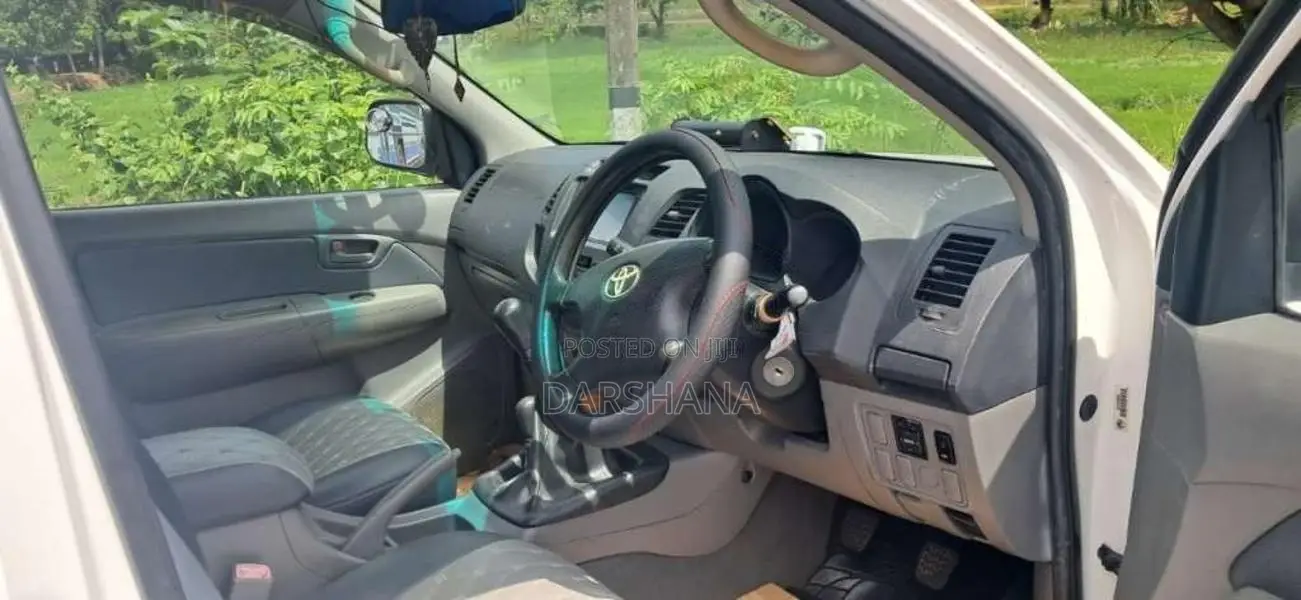 Toyota Hilux 2010 Pickup (Used)