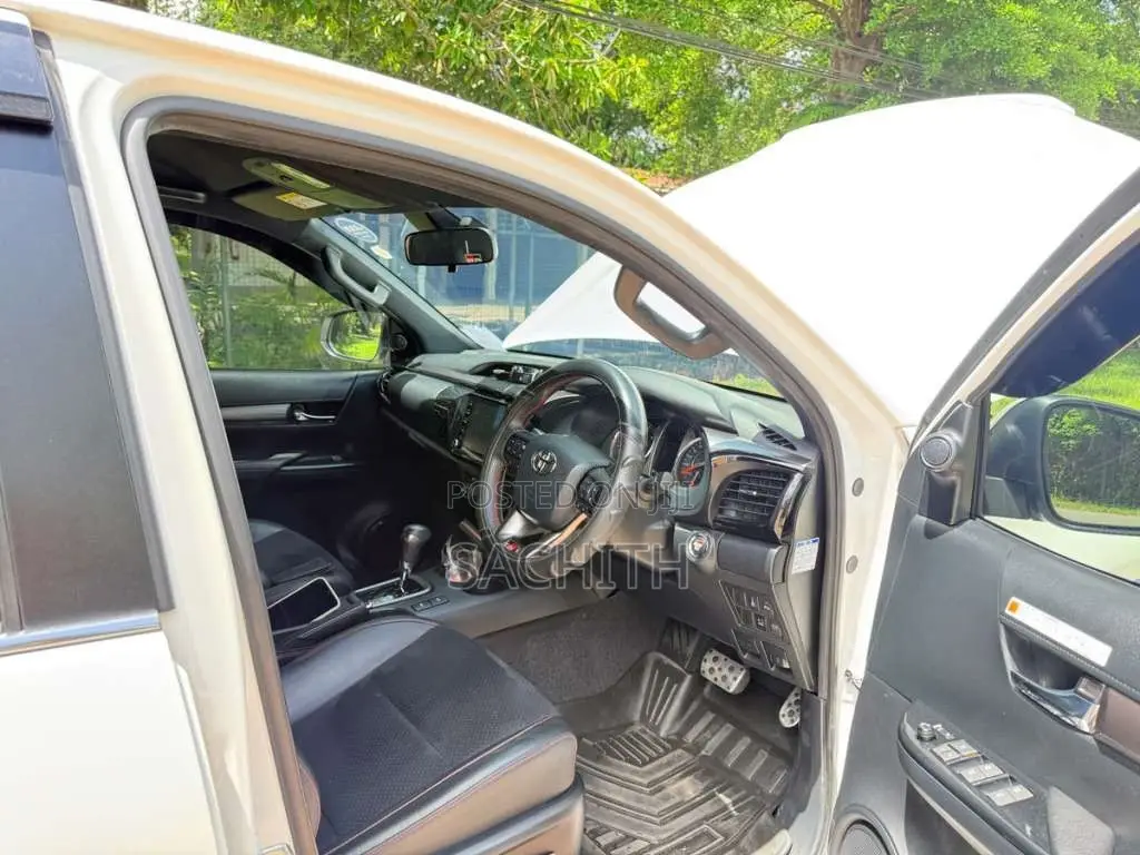 Toyota Hilux 2023 Pickup (Used)