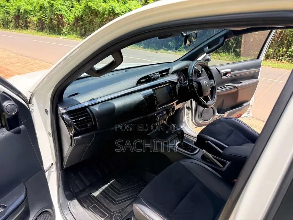 Toyota Hilux 2023 Pickup (Used)