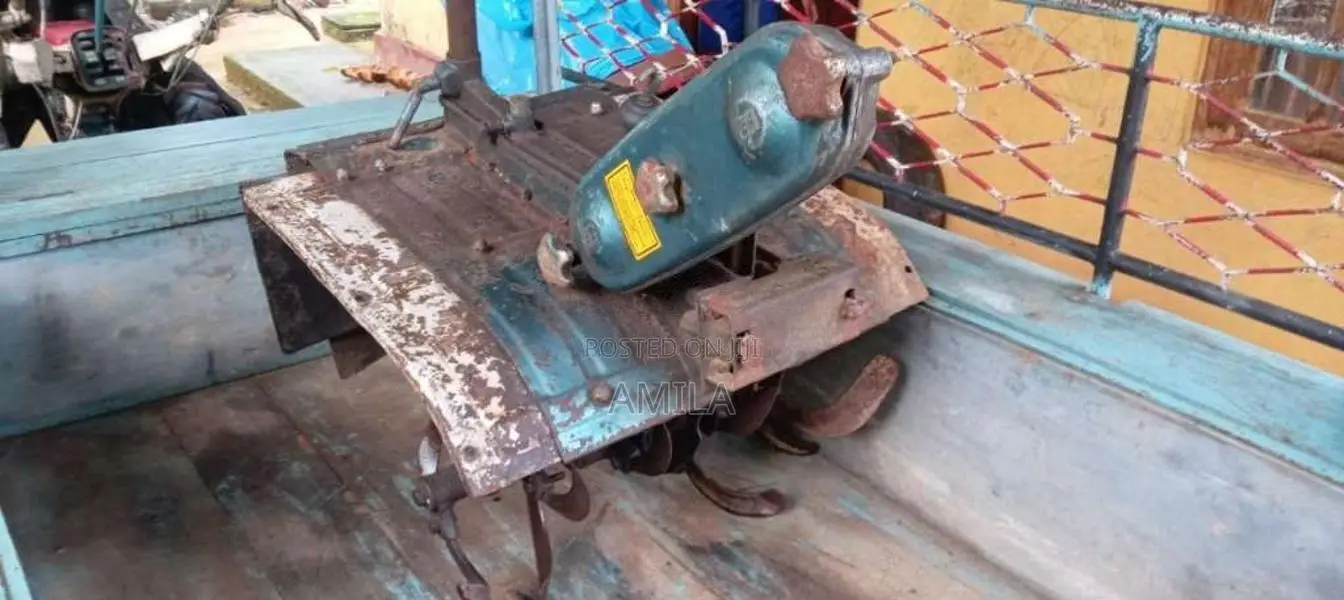 Kubota K700 1995 Tractor (Used)