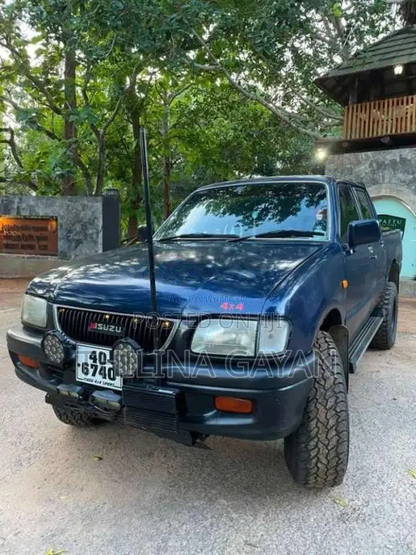 Isuzu Double Cab 1984 Pickup (Used)