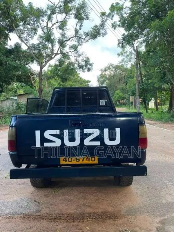 Isuzu Double Cab 1984 Pickup (Used)