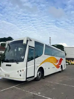 Isuzu Isuzu 2013 Bus (Used)