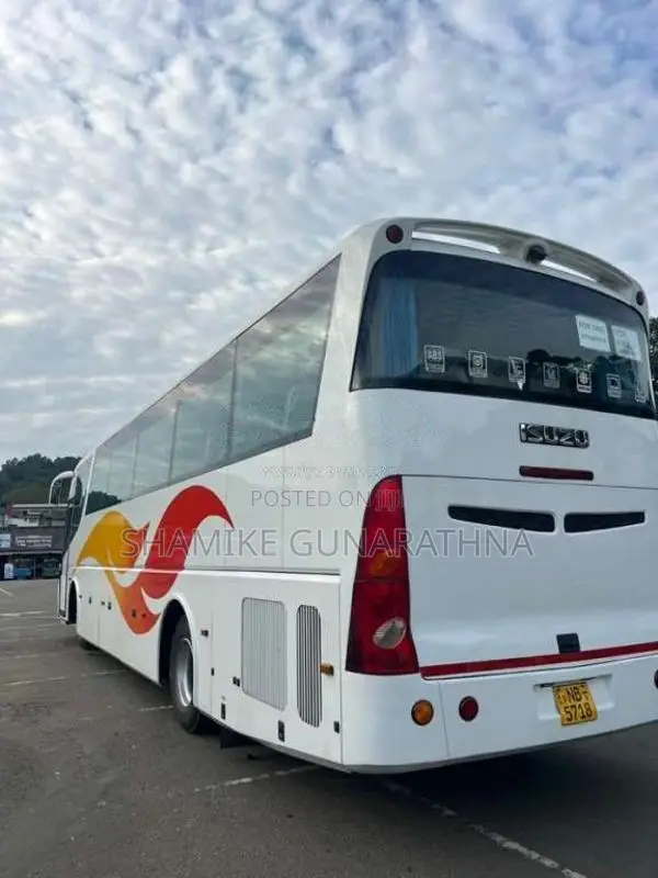 Isuzu Isuzu 2013 Bus (Used)