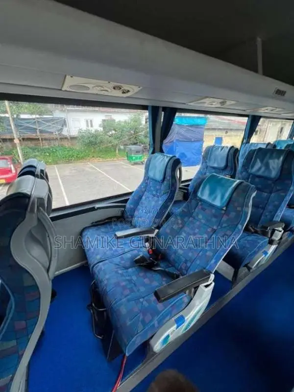 Isuzu Isuzu 2013 Bus (Used)