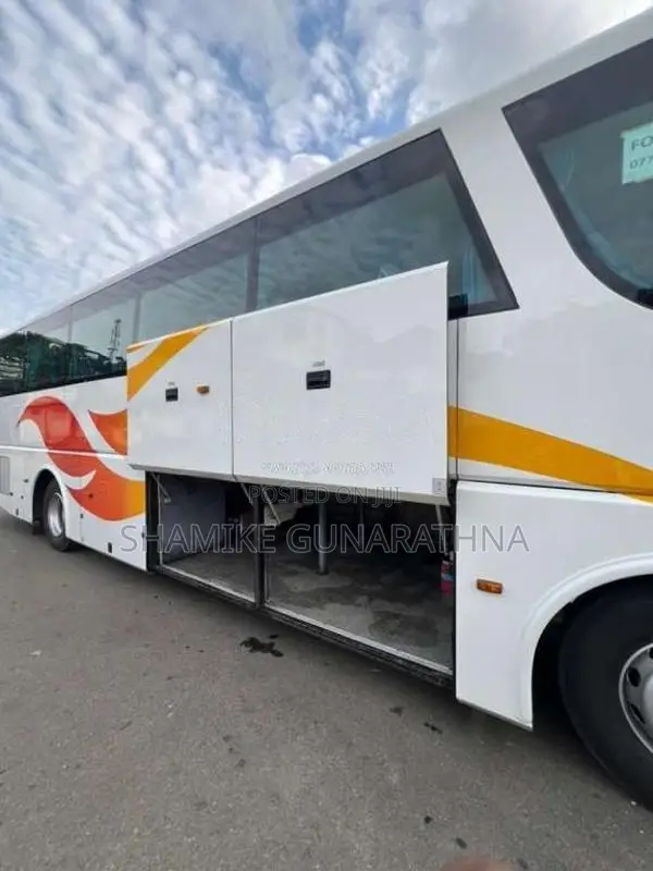 Isuzu Isuzu 2013 Bus (Used)
