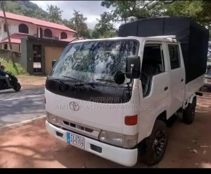 Toyota HIACE 1985 Crew Cab (Used)