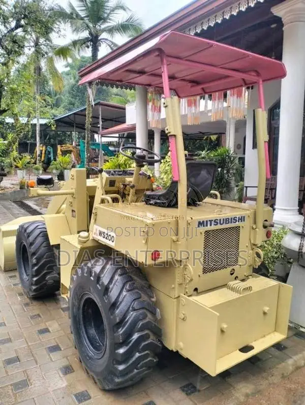 Mitsubishi WS200 2018 Heavy-Duty (Used)