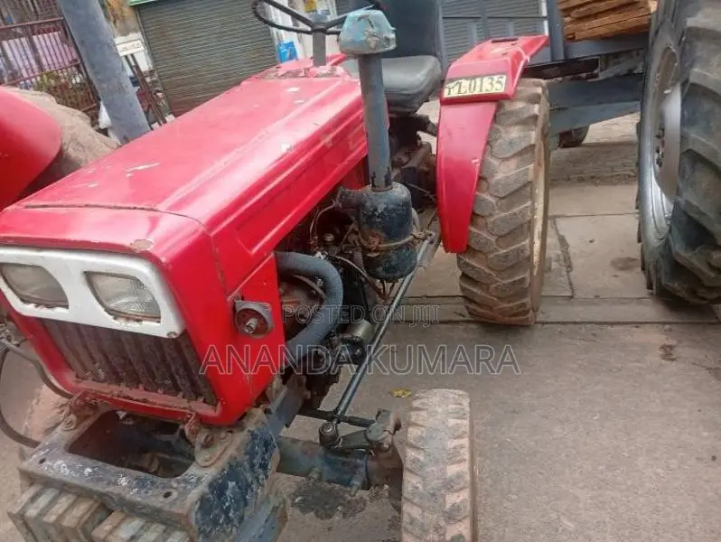 Massey-Ferguson 135 1985 Tractor (Used)