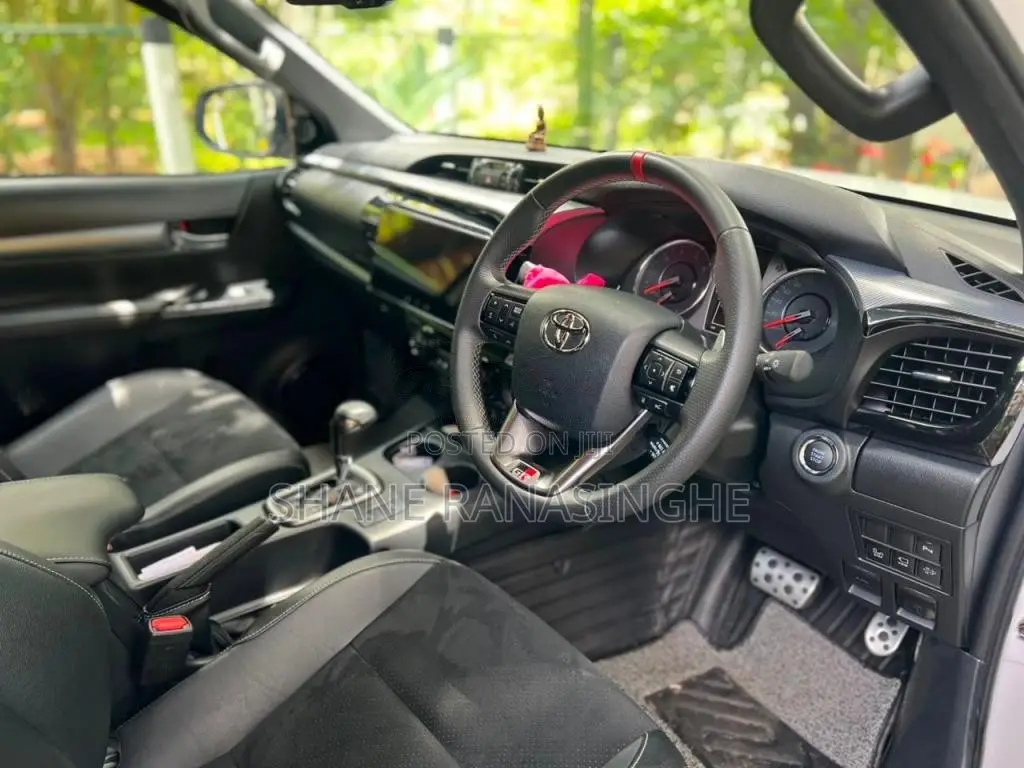 Toyota Hilux 2025 Pickup (Used)