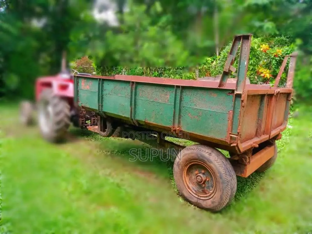 John-Deere Trailer 2012 Tractor (Used)