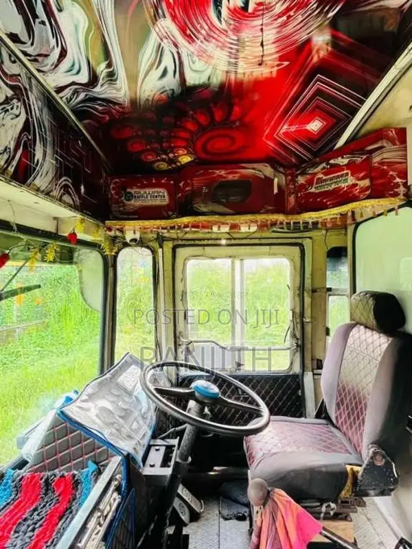 Ashok-Leyland Viking 2006 Bus (Used)