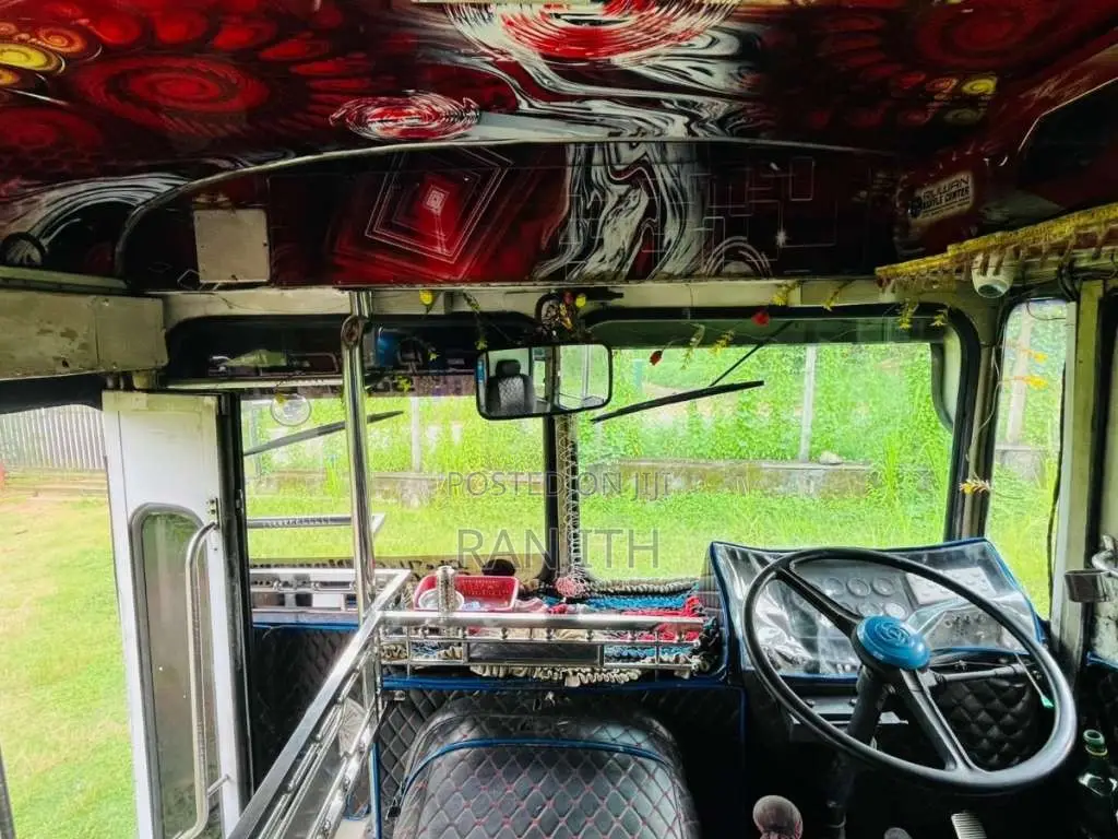 Ashok-Leyland Viking 2006 Bus (Used)