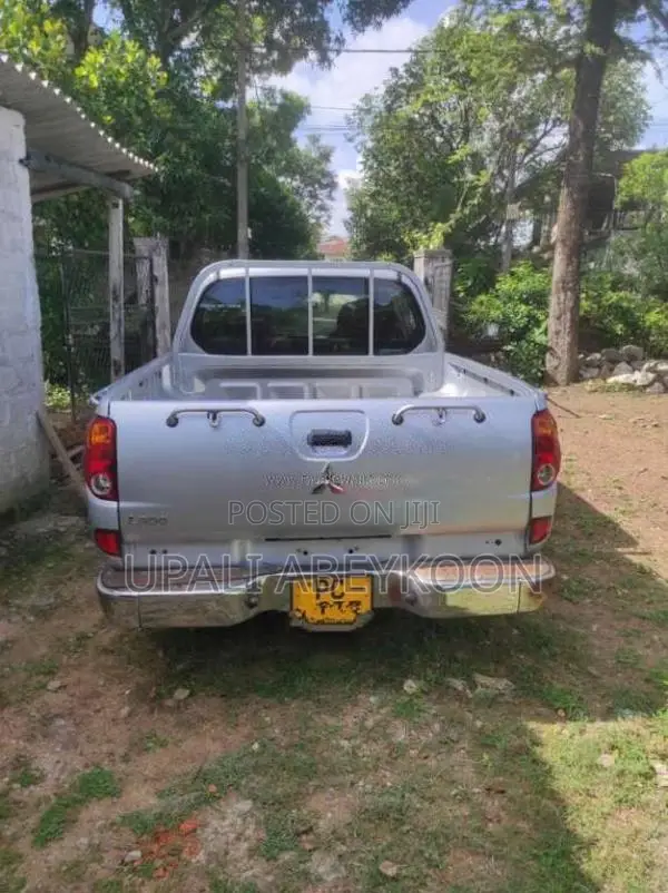 Mitsubishi L200 2011 Pickup (Used)