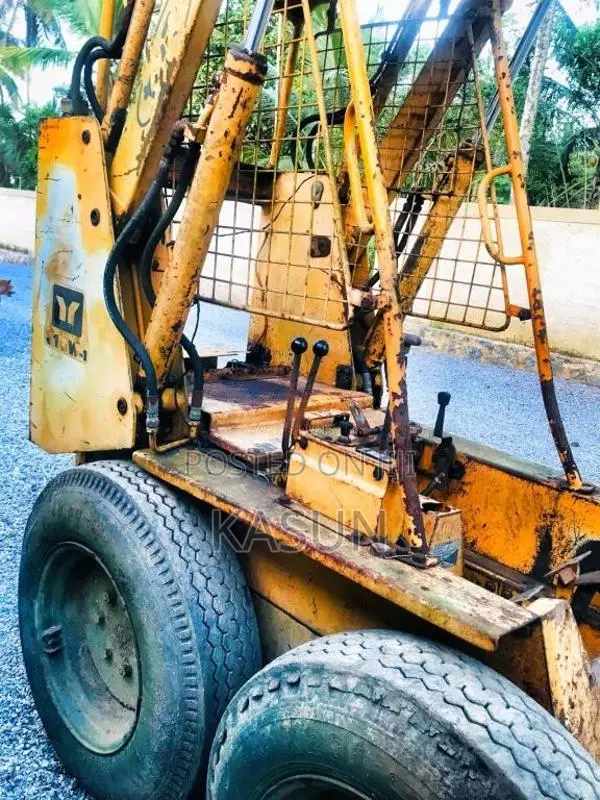 Yanmar Bobcat 2004 Heavy-Duty (Used)