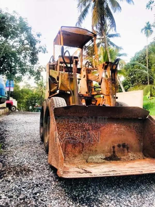 Yanmar Bobcat 2004 Heavy-Duty (Used)