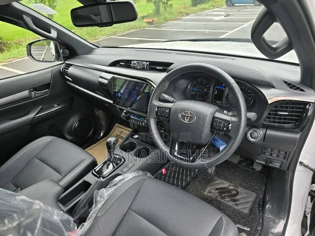 Toyota Hilux 2025 Pickup (Used)