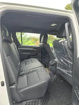 Toyota Hilux 2025 Pickup (Used)