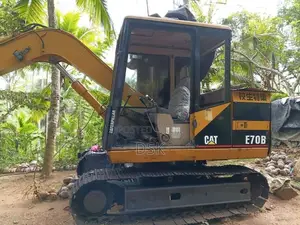 CAT E70b 2000 Heavy-Duty (Used)