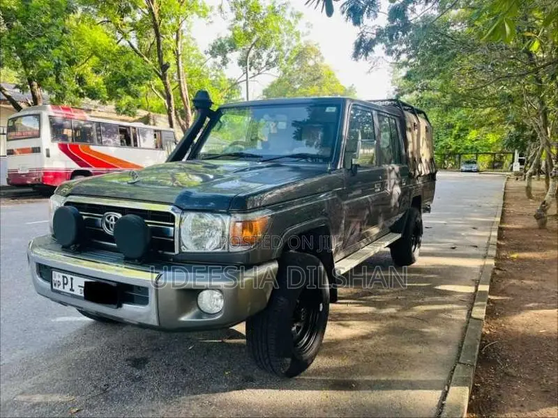 Toyota Land Cruiser 79 2018 Pickup (Used)