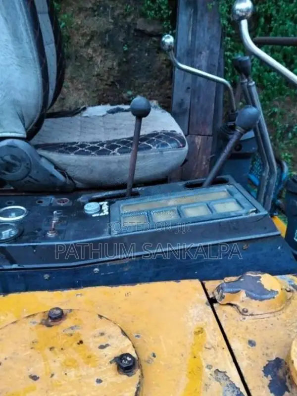 Komatsu Excavator 2022 Heavy-Duty (Used)
