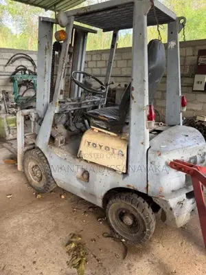 Toyota Forklift 2010 Heavy-Duty (Used)