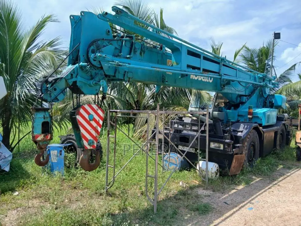 Kobelco 25 Ton Crane 1995 Heavy-Duty (Used)