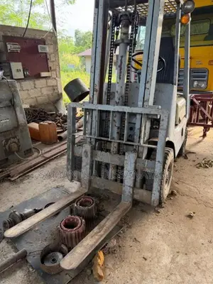Toyota Forklift 2010 Heavy-Duty (Used)